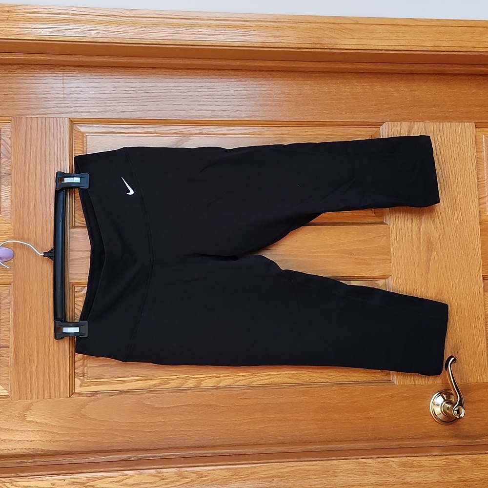 Basic Nike Capri Leggings